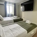 - Apartmán
